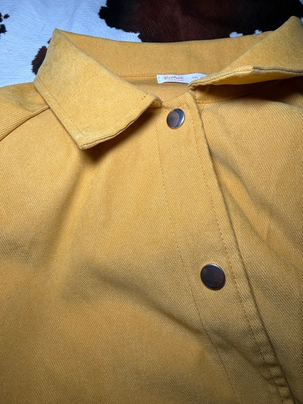 ROMWE Yellow Button Down Crop Top Size Large - Picture 6 of 6